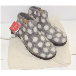 GREEN COMFORT SZ 6.5 GREY & WHITE BOOTIE