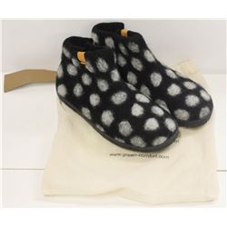 GREEN COMFORT SZ 7.5 BLACK & WHITE BOOTIE