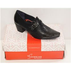 DORKING SZ 6.5 BLACK LOW HEEL COURT SHOES