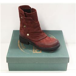 BUENO SZ 6.5 DARK RED NUBUCK GRETA BOOTS