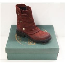 BUENO SZ 9.5 DARK RED NUBUCK GRETA BOOTS