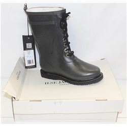 ILSA JACOBSEN SZ 9 GREY RUBBER BOOTS