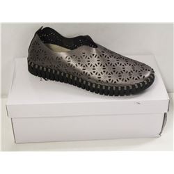 ILSA JACOBSEN SZ 6 COPPER TULIP LOAFERS