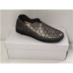 ILSA JACOBSEN SZ 6.5 COPPER TULIP LOAFERS