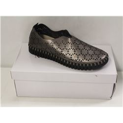 ILSA JACOBSEN SZ 9.5 COPPER TULIP LOAFERS