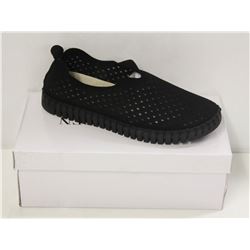 ILSA JACOBSEN SZ 7.5 BLACK TULIP LOAFERS