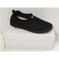 ILSA JACOBSEN SZ 9 BLACK TULIP LOAFERS