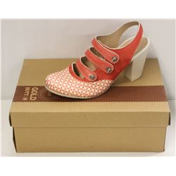 GOLD BUTTON SZ 6.5 LOVELY CORAL MID HEEL COURT