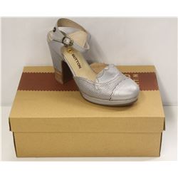 GOLD BUTTON SZ 7.5 LOVELY SHARK  MID HEEL COURT