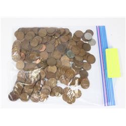 BAG OF ASSORTED US PENNIES.