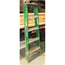 GLAM 5 FOOT LADDER