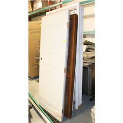 STACK OF ASSORTED DOORS AND BIFOLDS
