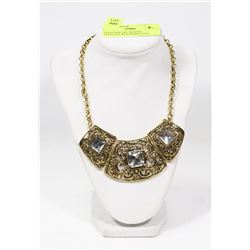 GOLD TONE DECORATIVE NECKLACE WITH RHINESTONE