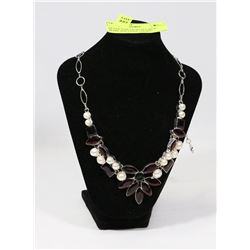 SILVER TONE NECKLACE WITH PEARL AND STONE THEMED
