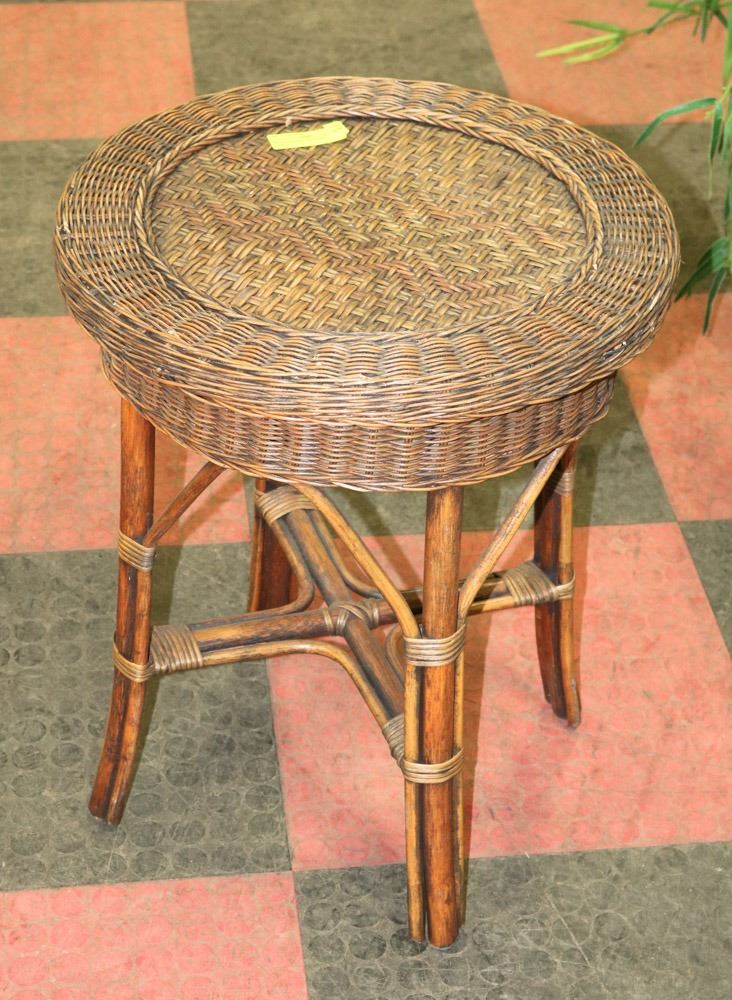 ROUND WICKER SIDE TABLE 24"X21". Kastner Auctions