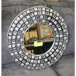 SHOWHOME DECORATIVE ROUND MIRROR.
