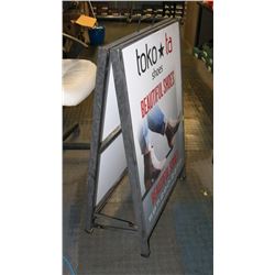 FOLDING METAL SANDWICH BOARD