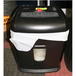 STAPLES PAPER SHREDDER