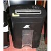 Image 1 : OMNI-TECH LARGE BIN PAPER SHREDDER W/ CREDIT CARD