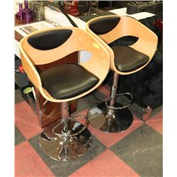 PAIR OF WOODEN BAR STOOLS.