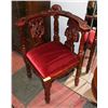 Image 1 : HAND CARVED SOLID WOOD CORNER CHAIR