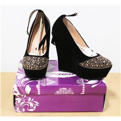 FOREVER BLACK SIZE 8 LADIES SHOES, STYLE