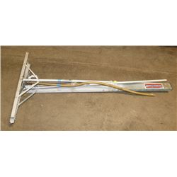 BUNDLE INCL RIDGED RAKES.