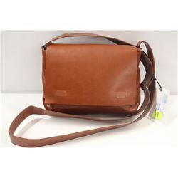 M0851 TERRACOTTA SMALL MESSENGER BAG