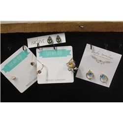 4 ASSORTED PAIRS OF EARRINGS & RING