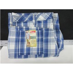 1 New pair Mens Wrangler Cargo Shorts relax fit size 42" waist