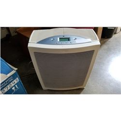 WHITE HUMIDIFIER - WORKING