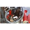 Image 2 : BOTTLE JACKS, HYDRAULIC HAND PUMP, AND CHAIN COME ALONG