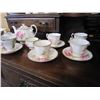 Image 2 : ROYAL ALBERT AMERICAN BEAUTY TEAPOT AND CHINA