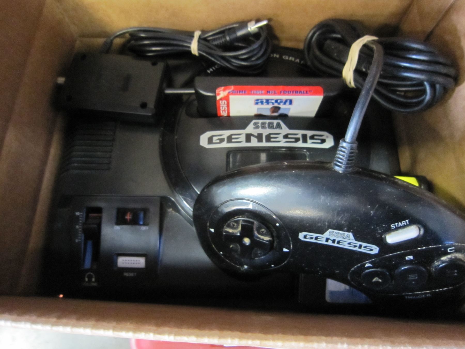 ORIGINAL SEGA GENESIS SYSTEM W/ 3 GAMES CONTROLLERS AND CABLES