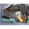 Image 2 : TOTE OF VINTAGE TIN TRAINS AND TRACKS
