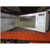 Image 2 : G E SPACEMAKER MICROWAVE