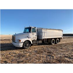 1990 VOLVO T/A GRAIN TRUCK