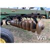 Image 8 : JOHN DEERE 335 28 FT. TANDEM DISC