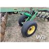 Image 9 : JOHN DEERE 335 28 FT. TANDEM DISC