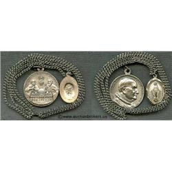 Pope John XXIII Papal medal and chain; Interesting