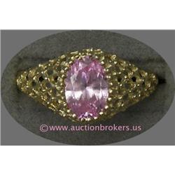 14 K YELLOW GOLD LADIES GEMSTONE RING SET WITH AN OVAL CUBIC ZIRCONIA PINK STONE. 3.1 GRAMS.