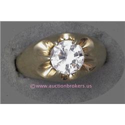 10 K YELLOW GOLD MEN'S RING SET WITH A ROUND CUBIC ZIRCONIA STONE. 9.2 GRAMS.