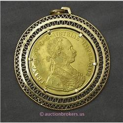 18 K YELLOW GOLD MEDAL PENDANT BEZEL SET IN AN 18 K YELLOW GOLD OPENWORK BEZEL 6MM WIDE. 26.7 GRAMS.