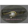 Image 1 : 10 K YELLOW GOLD LADIES GEMSTONE RING SET WITH ONE CULTURED PEARL APPROXIMATELY 4.5 MM AND ONE ACCEN