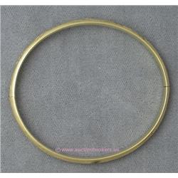 10 K YELLOW GOLD LADIES HINGE STYLE BANGLE BRACELET WITH ENGRAVED DECORATION. 4.6 GRAMS.