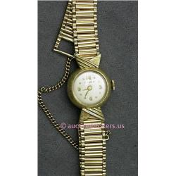 14 K YELLOW GOLD LADIES "CAMY" WATCH WITH A HORIZONTAL BAR LINK STYLE GOLD BRACELET. 30 GRAMS.