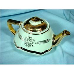 HALL TEA POT WITH GOLD DECORATION AND GOLD SPOUT 017R GI