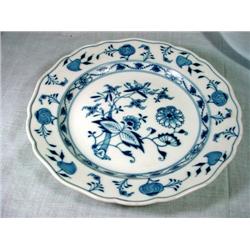 MEISSEN ONION PATTERN CROSSED SWORD MARKED SALAD PLATE.