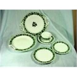 MEISSEN CHINA IN IVY PATTERN WITH OLD MAKERS MARK INCLUDING SIX PIECES: SERVING PLATTER, DINNER PLAT