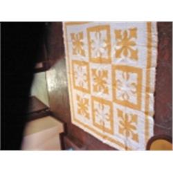 ANTIQUE QUILT IN AN ALTERNATING COLORED MEDALLION PATTERN 75" X 75".